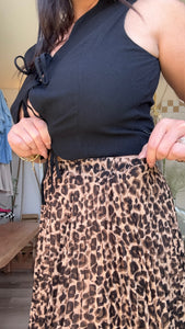 Pleated leopard skirt