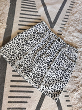 Load image into Gallery viewer, Leopard corduroy mini skirt