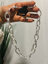 Load image into Gallery viewer, Hammered Hoop Necklace
